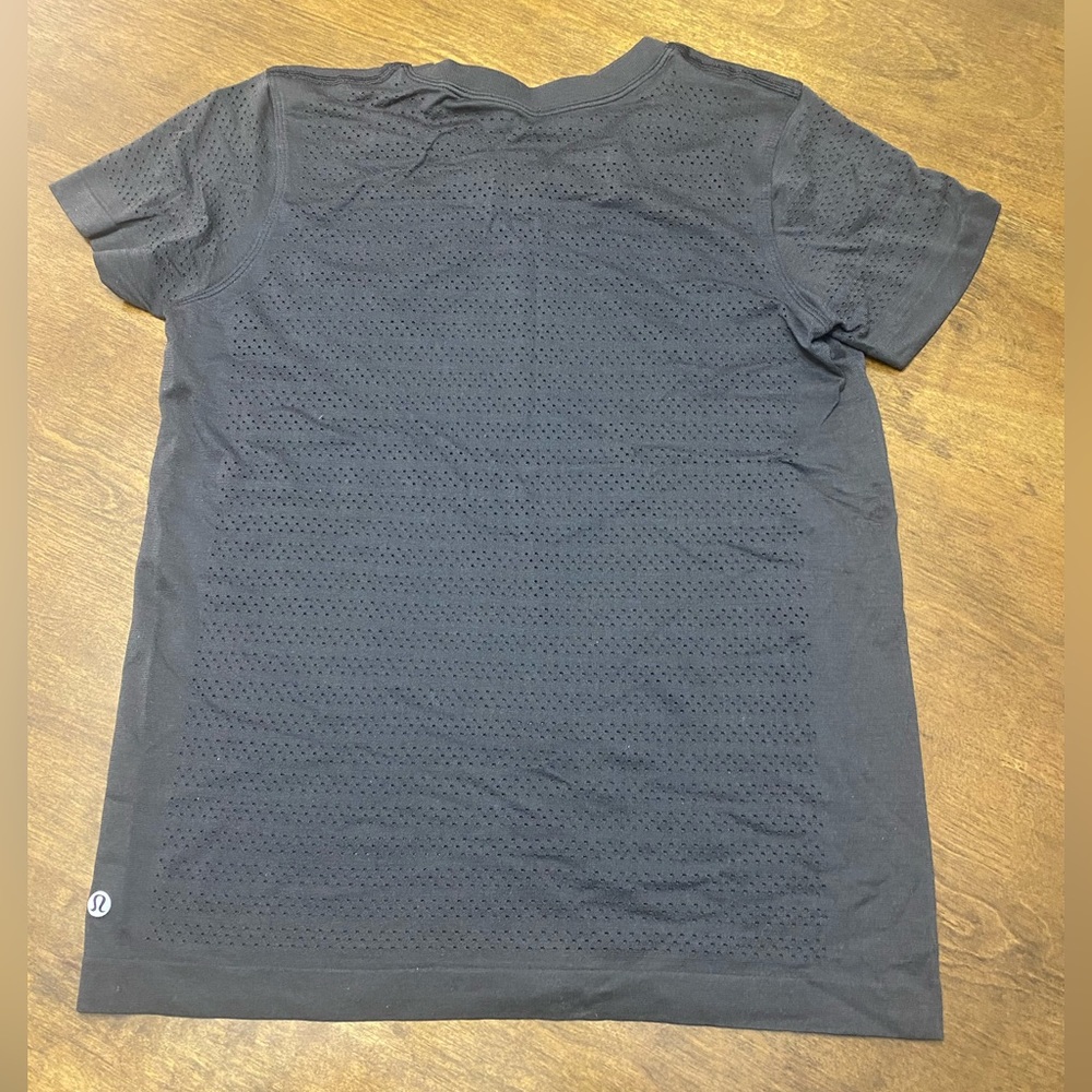 Lululemon mesh Black top